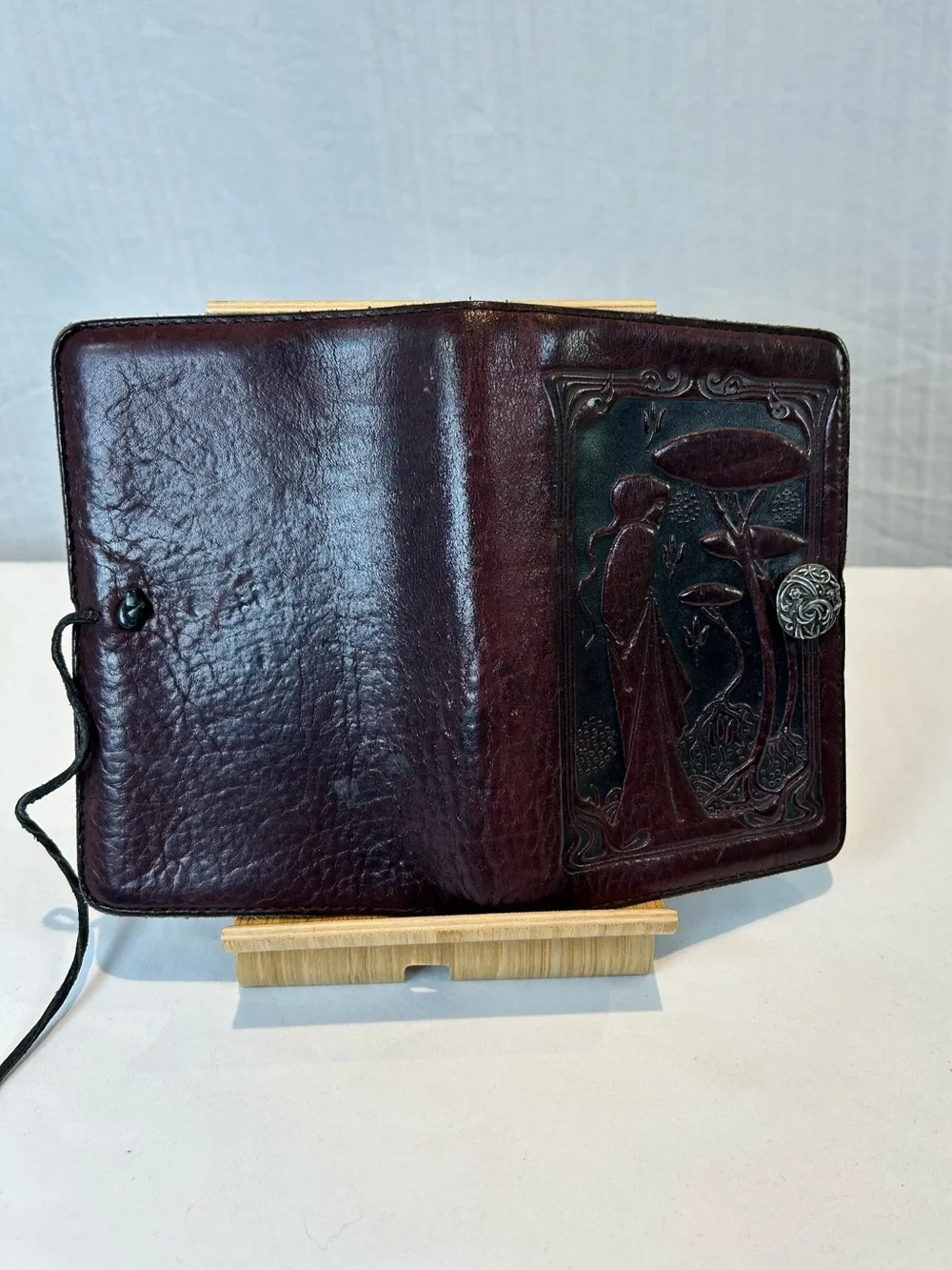 Oberon Hand-Tooled Guinevere Embossed Refillable Leather Journal Burgundy 5”x7”